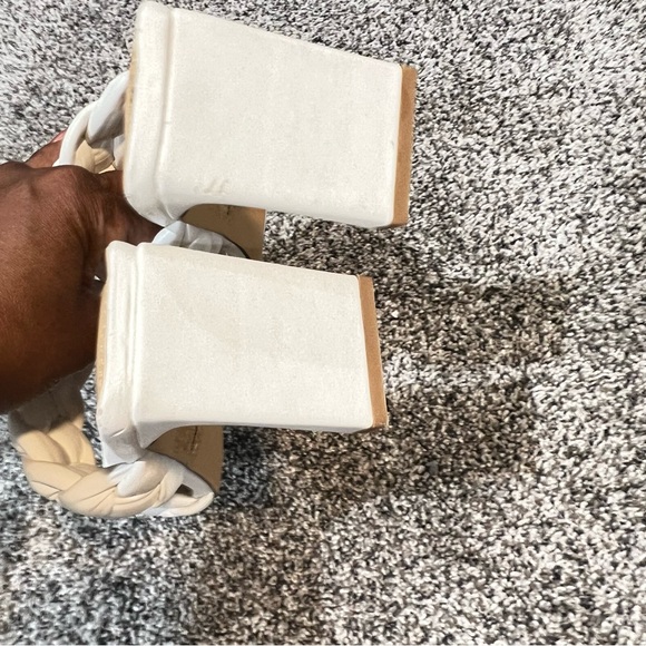 Braided Double Band Block Heel Sandals SIZE 7 - Picture 3 of 7